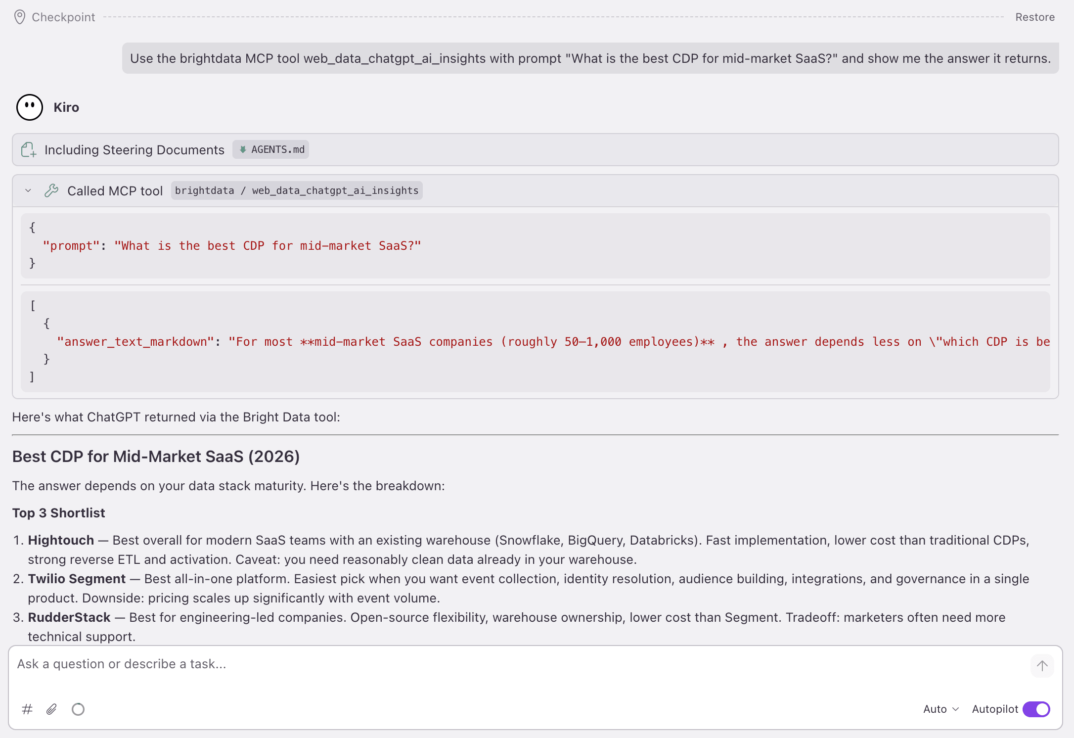 Kiro exécutant web_data_chatgpt_ai_insights : un `prompt` en entrée, un `answer_text_markdown` en sortie ; la réponse classe Hightouch, Twilio Segment, RudderStack.